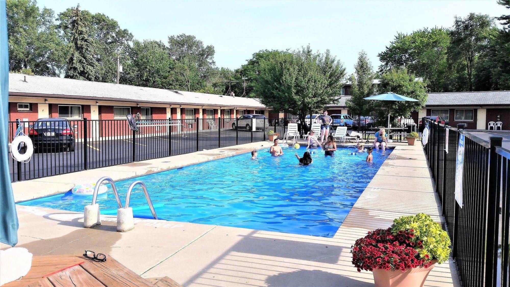 Swiss Cottage Inn Niagara Falls Exterior foto